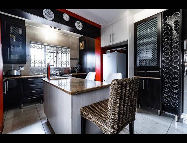 5 BEDROOM HOUSE FOR SALE IN LINMEYER